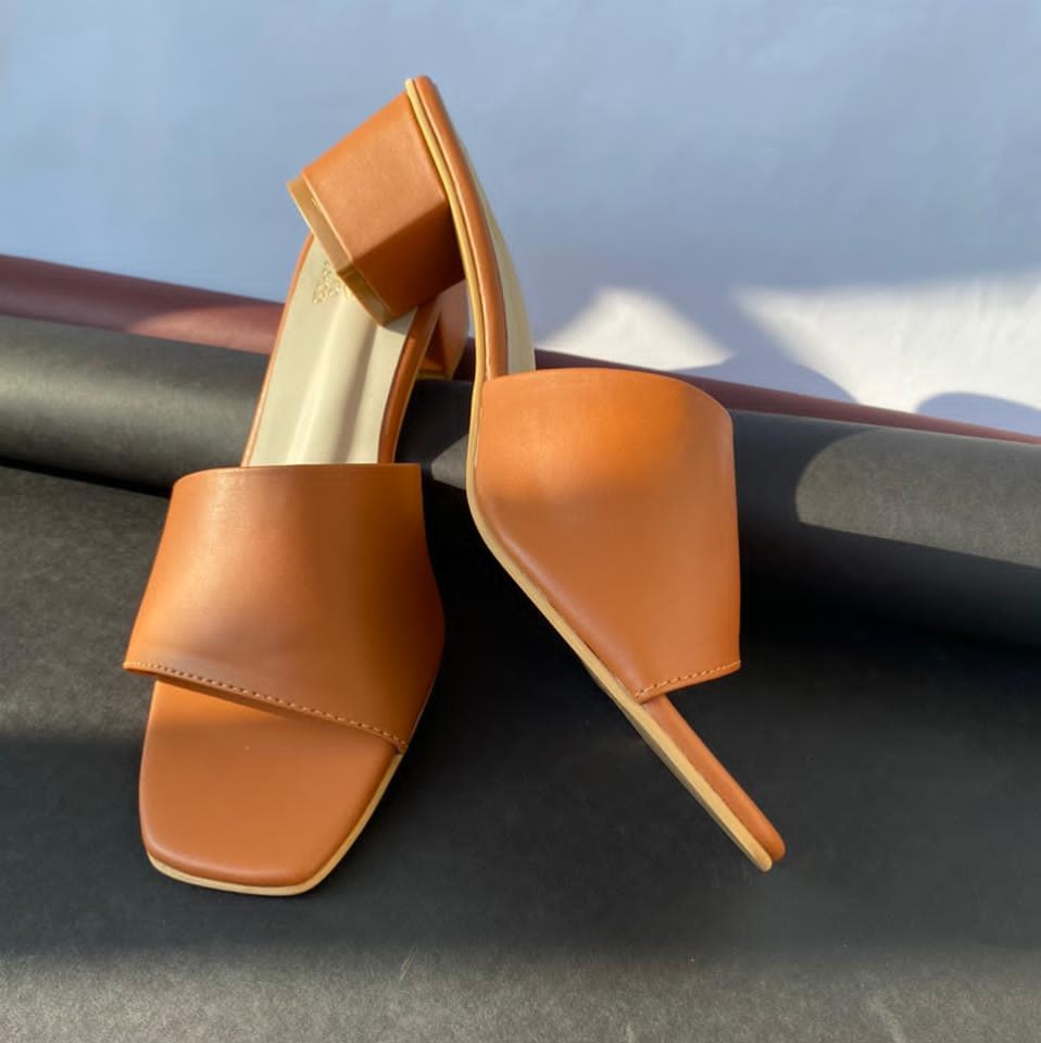 SZ022_Tan heels_01